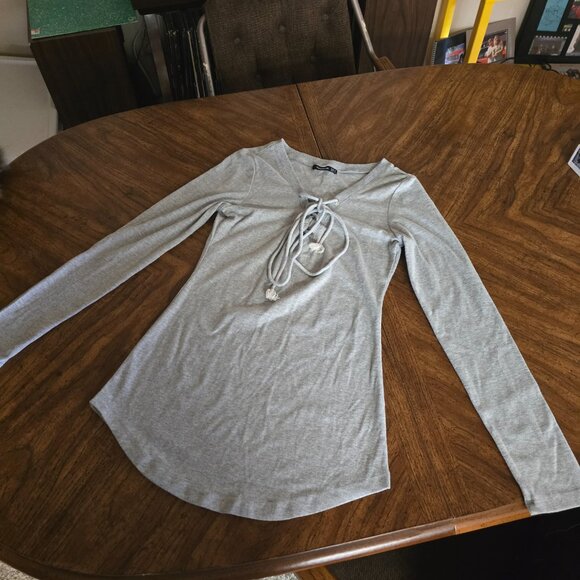 Patty Boutik Women's LS Gray Shirt Size (S) Slimfit V-Neck w/Cord Tie Closure - Picture 9 of 9